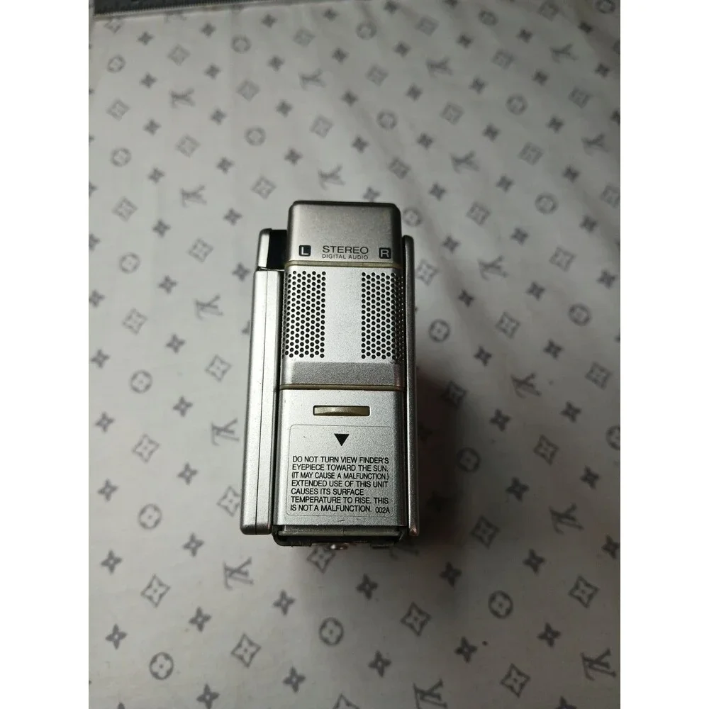 JVC CyberCam GR-DVM70 MiniDV Camcorder 10x/200x Zoom 2.5